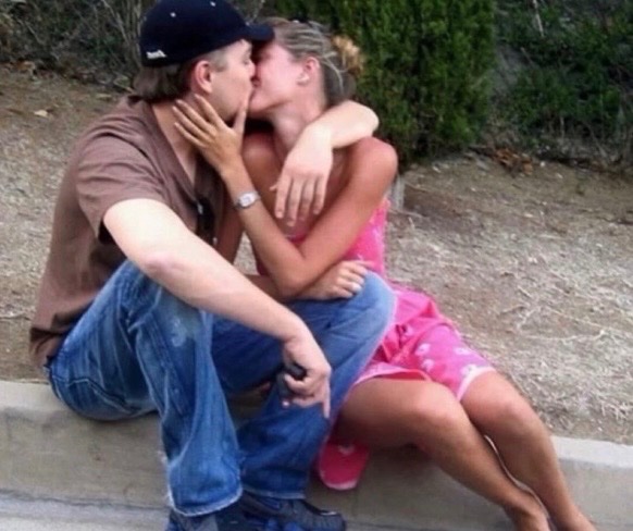 historyinmemes's tweet photo. Leonardo DiCaprio and Gisele Bündchen were one of the most high-profile celebrity couples of the early 2000s, dating on and off between 2000 and 2005. https://t.co/ADOT8JPpzo