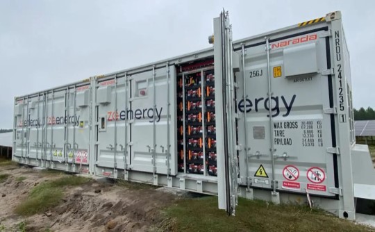 CentroCefe's tweet photo. CEFE Intelego | Fondo británico apuesta por mayor batería del sur de Italia y acelera carrera hacia 10 GW de almacenamiento - Energía Estratégica | https://t.co/7S9lZvocHt

Foto Referencial https://t.co/ORylhnF7PJ