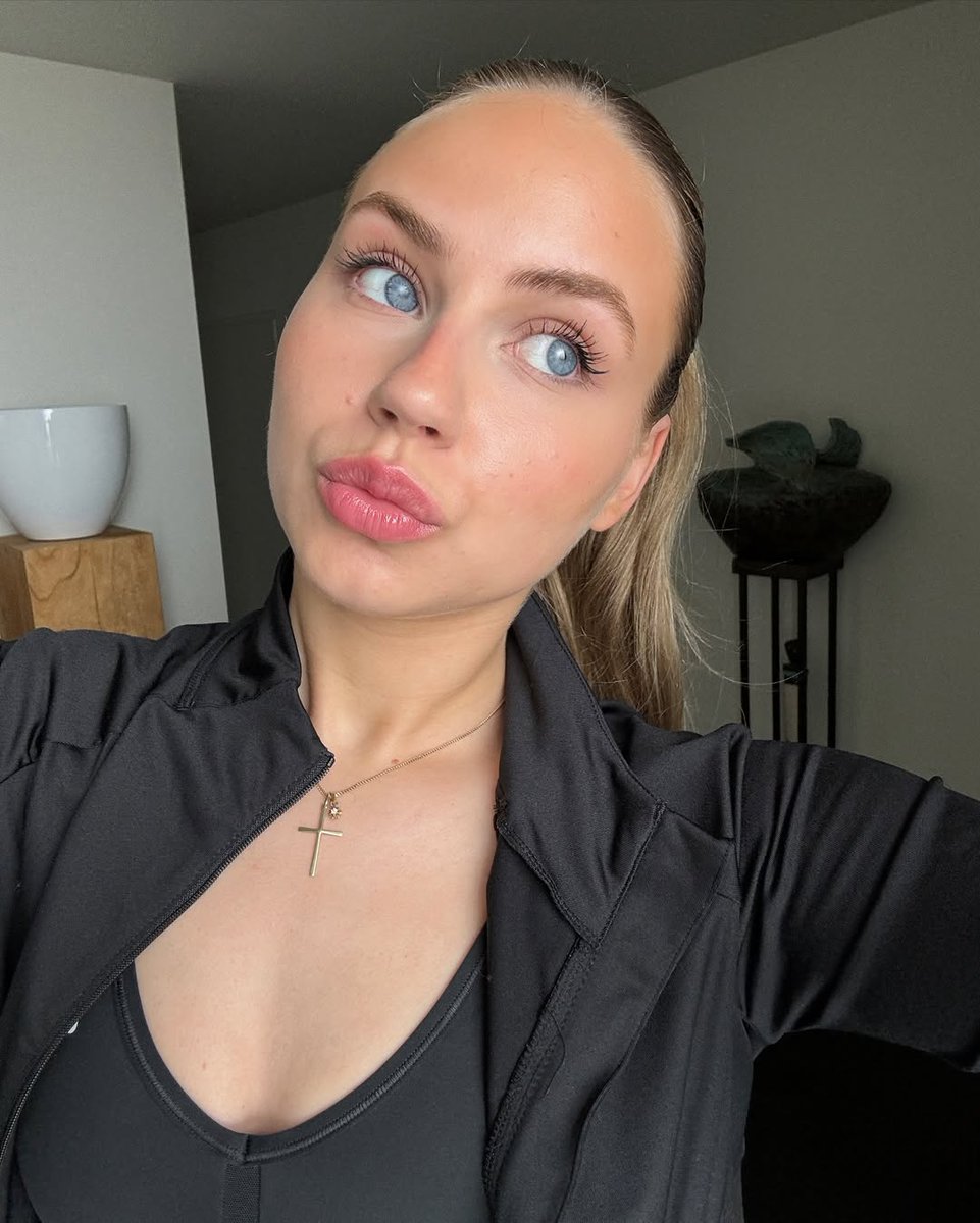 ThatGirlSue's tweet photo. 🤍🦋 https://t.co/VjhGvV8yrY