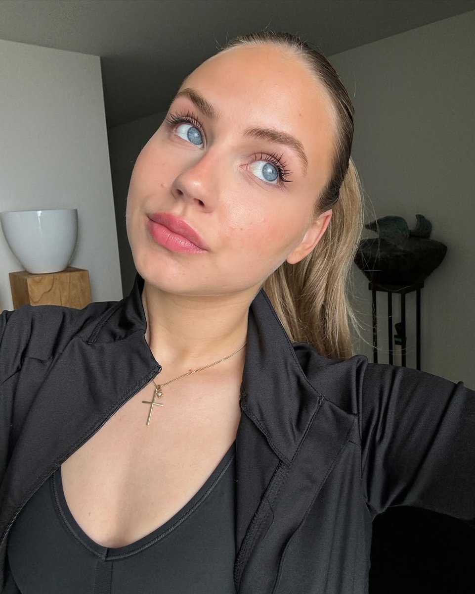 ThatGirlSue's tweet photo. 🤍🦋 https://t.co/VjhGvV8yrY