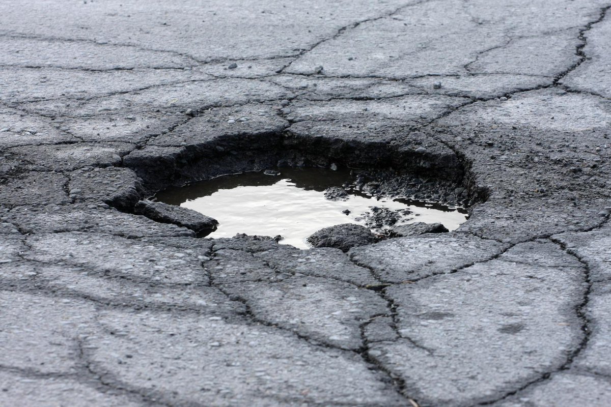AutoTraderSA's tweet photo. Have you ever wondered how to claim from the State for pothole damage? Check this out! Stop wondering, start claiming 👉 https://t.co/xxbgibGSDn
#PotholeDamage #PotholeClaimSA #KnowYourRights https://t.co/geKcubw4f0