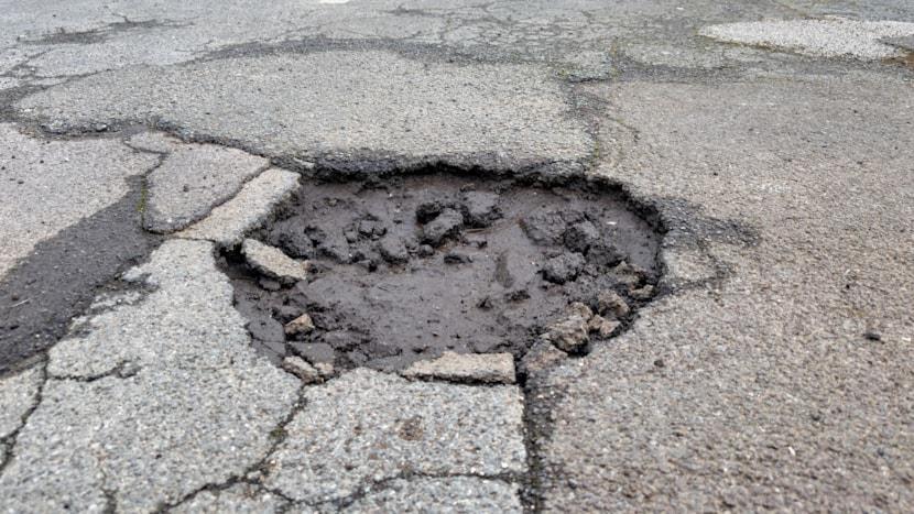 AutoTraderSA's tweet photo. Have you ever wondered how to claim from the State for pothole damage? Check this out! Stop wondering, start claiming 👉 https://t.co/xxbgibGSDn
#PotholeDamage #PotholeClaimSA #KnowYourRights https://t.co/geKcubw4f0