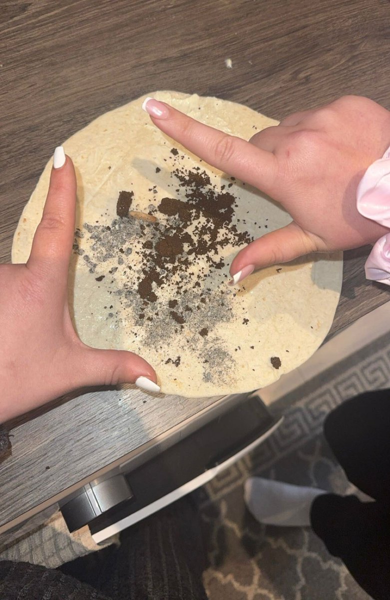 PayGoddessG_'s tweet photo. I love making loser wraps🤣 https://t.co/RYAcDkcIbm