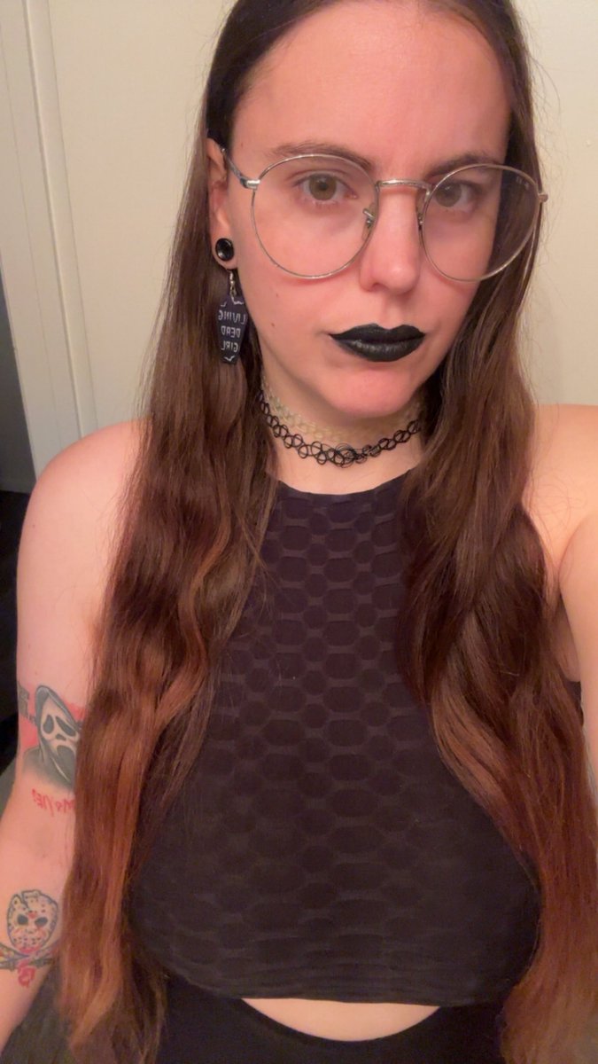 Xo_wolfprincess's tweet photo. Trying to reach more people in the DBD community! Quote RT with your answers 🖤

Name: Kay 🖤
Started Playing: 2023? 
Fav Survivor: Mikaela Reid 🖤
Fav Killer: Ghostface 👻
Fav Map: Ormond ❄️ 
Hours Played: 732h
Fav Build: Invocation, wicked, strength in shadows, unbreakable https://t.co/9f7nbzvtW3