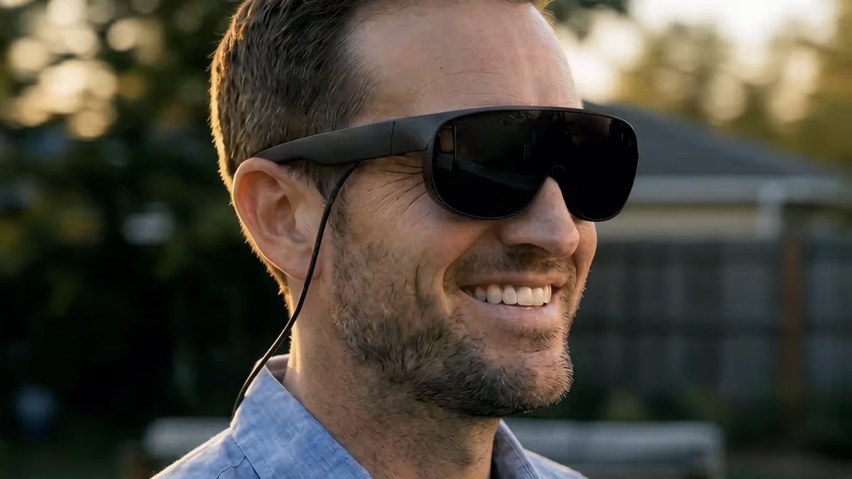 NathieVR's tweet photo. Meta's next mixed reality headset codenamed "Phoenix" appears to have been leaked in Qualcomm's latest video about its new Snapdragon XR chip. https://t.co/jMBDMXloSO