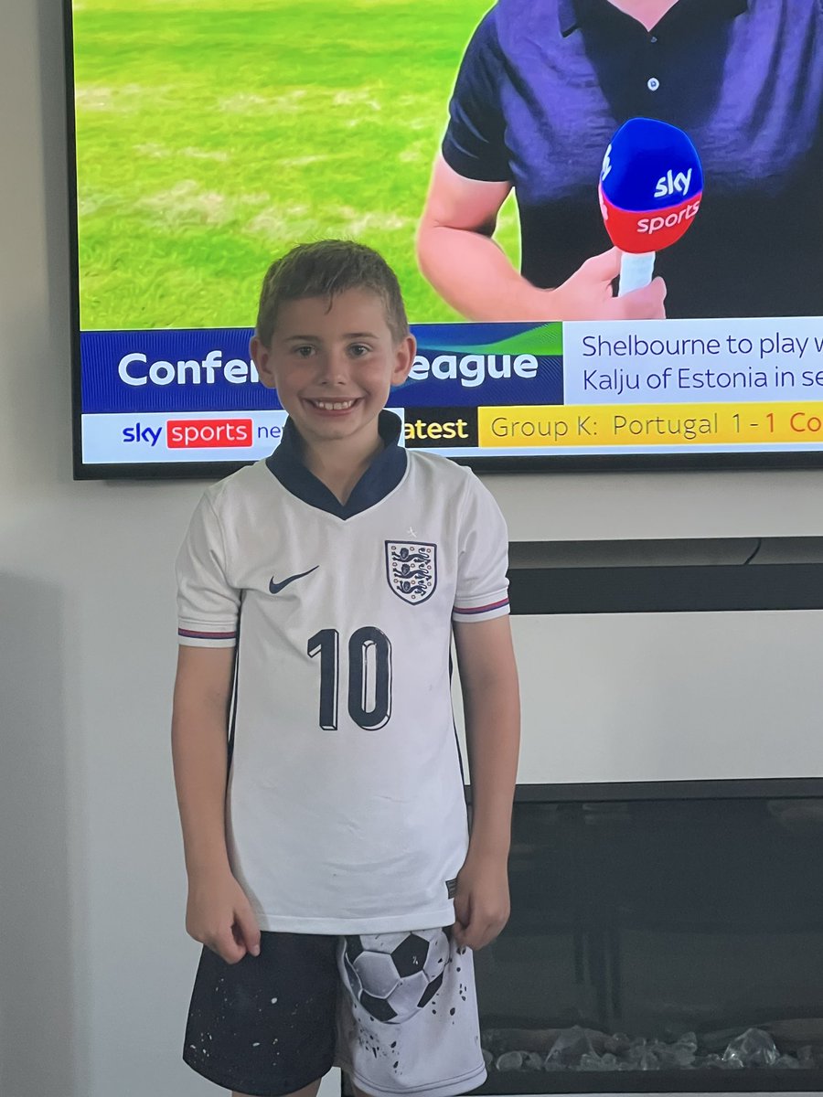 RachaelHutton94's tweet photo. Kai says IT’S COMING HOME ⚽️❤️ #ssnthreelions https://t.co/UFAslEwqUv