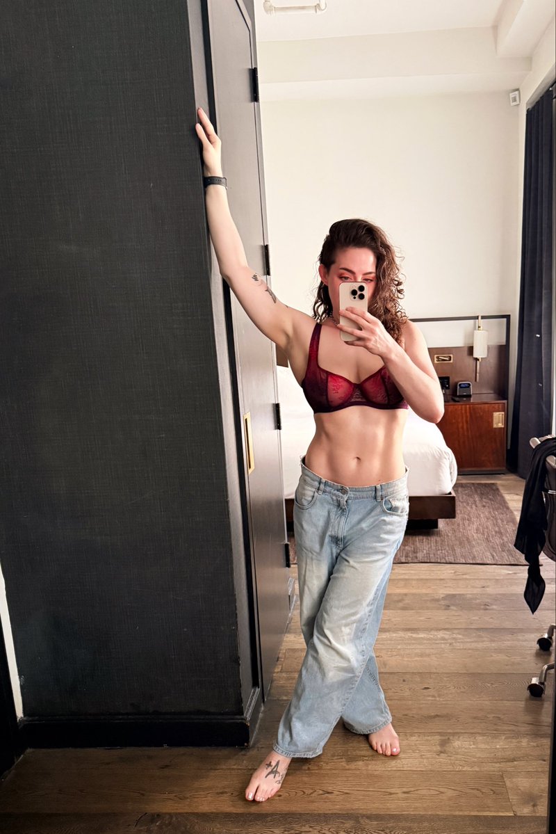 MissIrisEisen's tweet photo. Come find me ♥️ https://t.co/x8uEdbkYG9