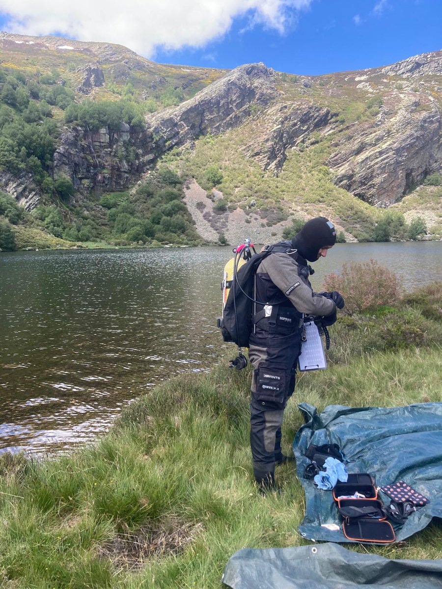 naturalezacyl's tweet photo. Caracterizamos morfológica y biológicamente las masas de agua del Monumento Natural del Lago de Truchillas #LeónEsp, bajo el agua y en las orillas. La actualización de sus valores naturales permitirá realizar una mejor gestión.
Trabajan técnicos #AAMM #Gemosclera @unileon
1/2 🧵 https://t.co/tIztYgqlQo
