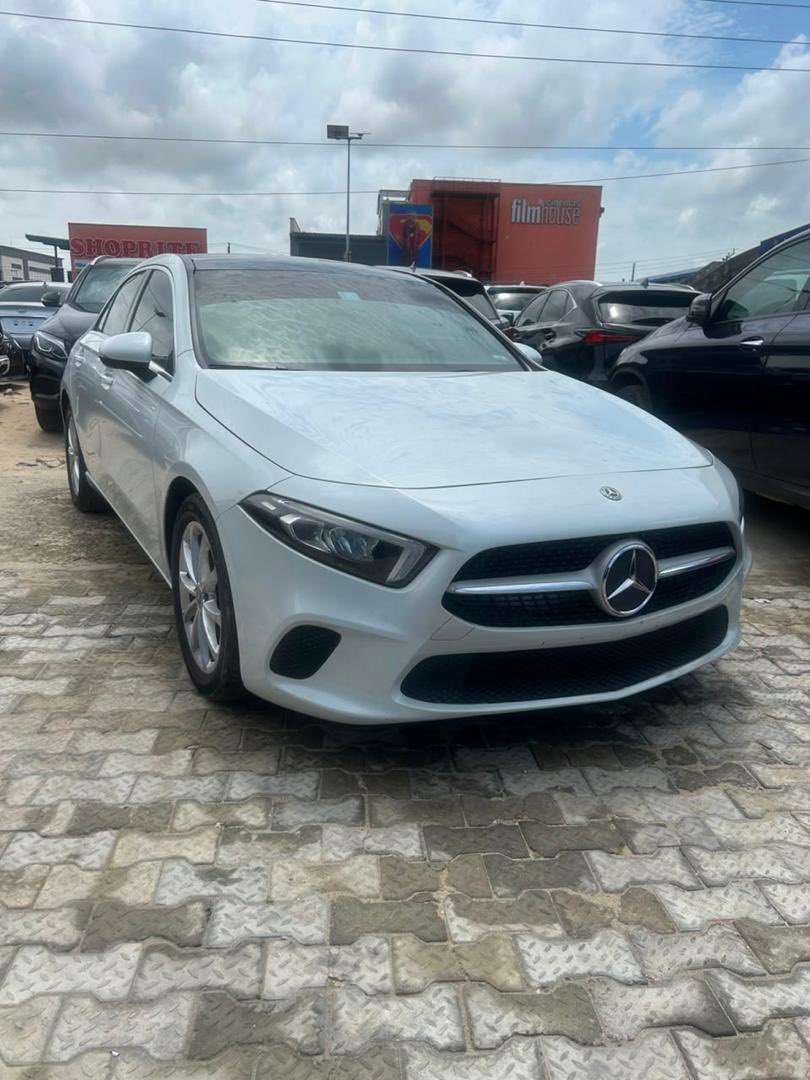 Rowneautos247's tweet photo. Touchdown‼️ Touchdown‼️
Foreign used🇺🇸
2020 Mercedes Benz A220
Accident Free
•Dual digital display
•MBUX infotainment system with voice control (“Hey Mercedes”)
•Apple CarPlay and Android Auto
•Wireless charging (on many trims)
•Ambient interior lighting
🏷️40M
📍Apapa,Lagos https://t.co/kgRguNqHK9