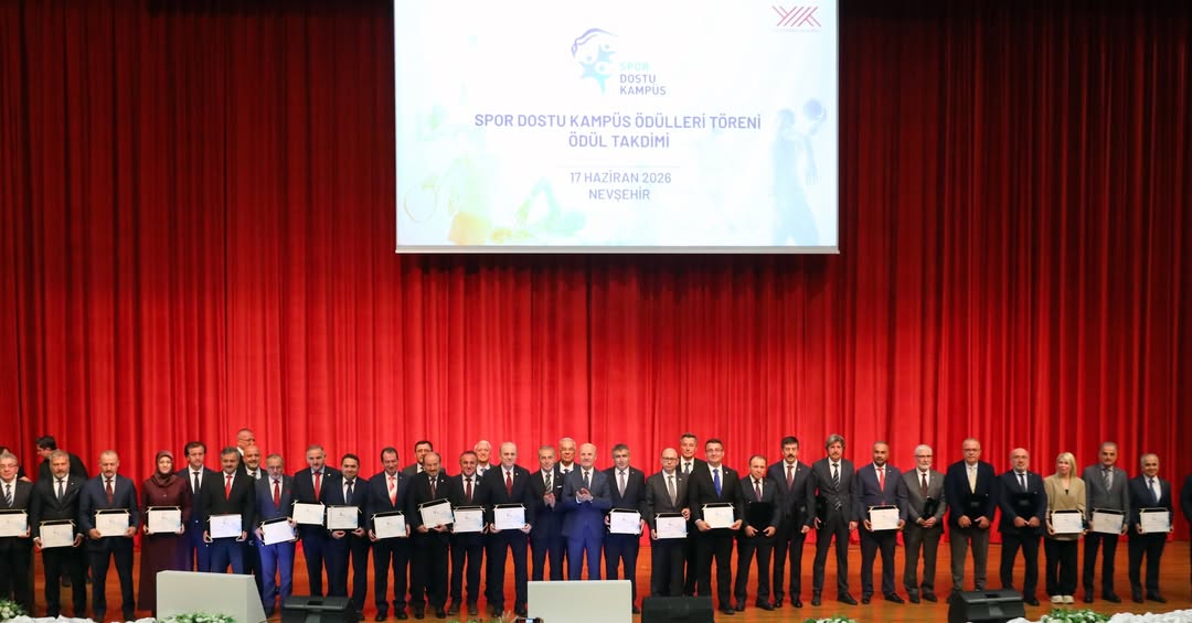 baruedutr's tweet photo. Bartın Üniversitesinin (BARÜ) “Spor Dostu Kampüs” ödülü, Rektör Prof. Dr. Ahmet Akkaya’ya Yükseköğretim Kurulu (YÖK) Başkanı Prof. Dr. Erol Özvar tarafından takdim edildi.

🔗https://t.co/Kd1ZPhGoHu

#BARÜ https://t.co/EjijZkTOoI