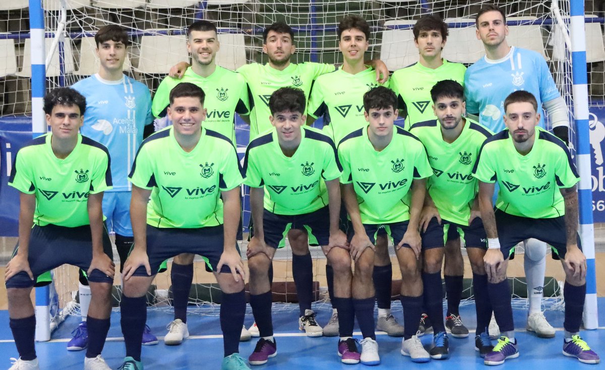 Futsalsur's tweet photo. 🌞 Aliquindoi del verano ⛱️
🟢 Tras no llegar al #GV2B de @AvanzaJaen @ua_ceuti y👋de @XerezDFC_Futsal @ElPozoCiudadMur obligados por el título @Mengibar_FS @CDVirgiliCadiz . Ojo con el @NazarenoDHFS
🟢 En la playa he quedado dormido🛌soñando que @FMalacitano es equipo 2B. Sueños https://t.co/b4yPpX9od9