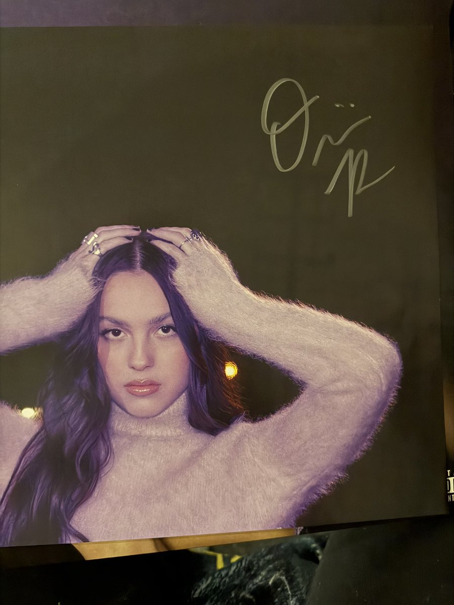 baabbe_'s tweet photo. the difference between my signed guts vinyl and yspsfagsi is kind of crazy https://t.co/fsRMgizUpE