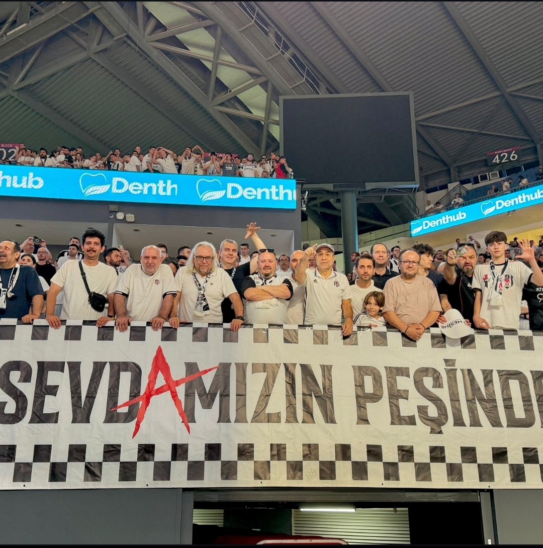 barisuzel's tweet photo. Abi - kardeş, tüm dostlar yan yana, #PotanınKartalları'nın yanında... 

SEVDAMIZIN PEŞİNDEYİZ 🏁🦅

@armanbaman @vsolakoglu @varnaian 

#Beşiktaş #BeşiktaşBasketbol #BJKBasket

Siyah-beyaz devam... https://t.co/TLZq9De9OC