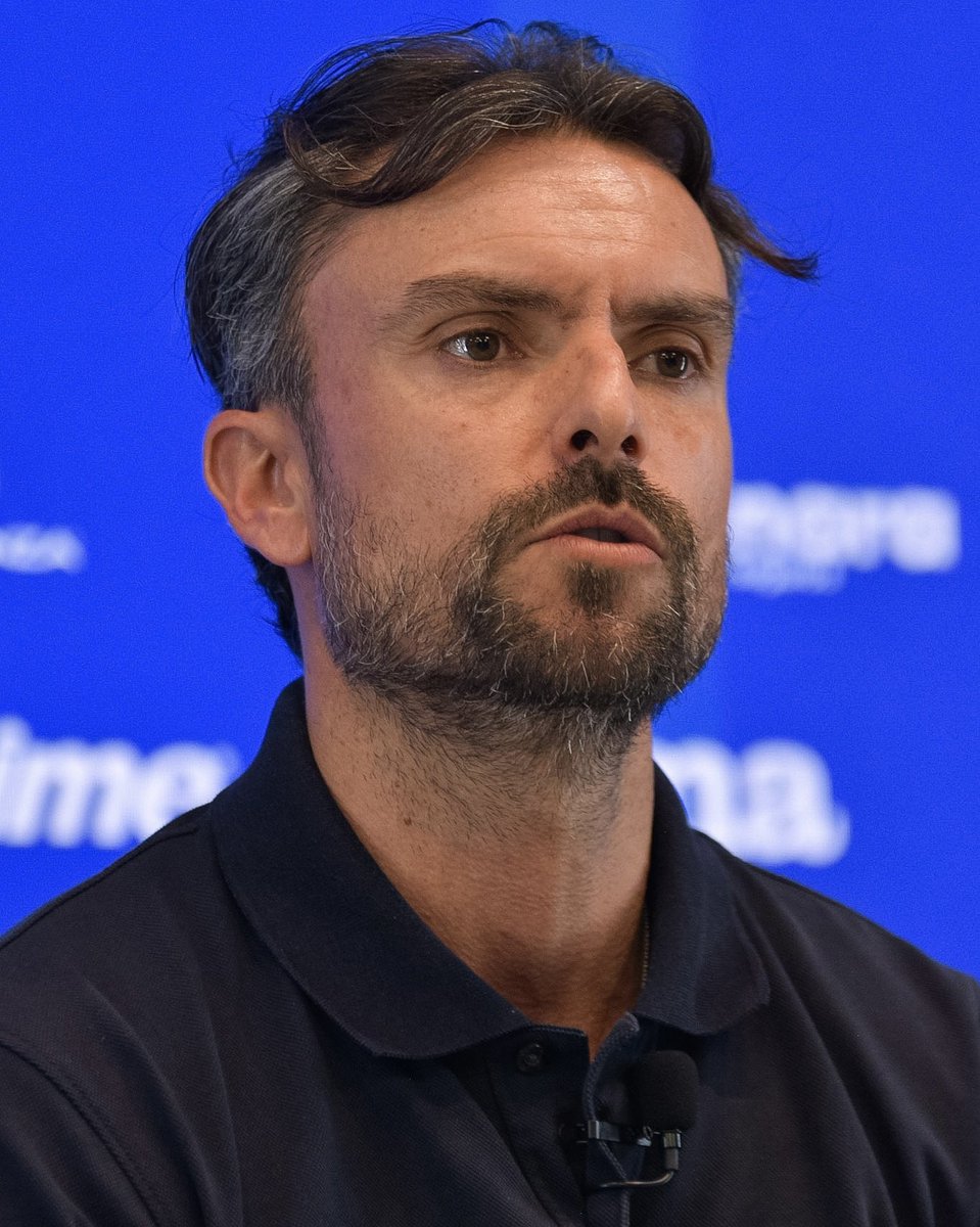 LegaFantasy's tweet photo. 🗣️ @RubenAlbes 

“Con jugadores flojos me refiero a que sean variables en su rendimiento, porque puedes ser suplente y perder tres partidos seguidos, y no te puede afectar ni impedir ser capaz de levantarte. Como en un trabajo, los tristes y los raros, cuanto más lejos, mejor”. https://t.co/VJtL9QYa15