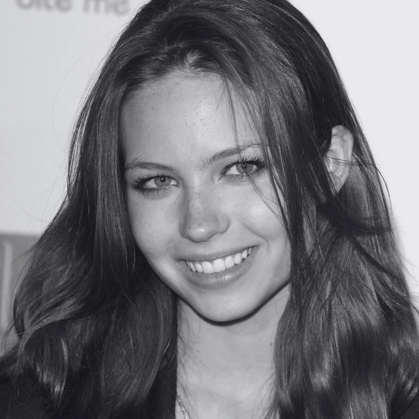 poptime's tweet photo. 🚨 Morre Daveigh Chase, aos 35 anos.

A atriz foi responsável por interpretar a icônica Samara em ‘O Chamado’ e dar voz para a Lilo (Lilo &amp; Stitch). https://t.co/KoM8YBJSJr