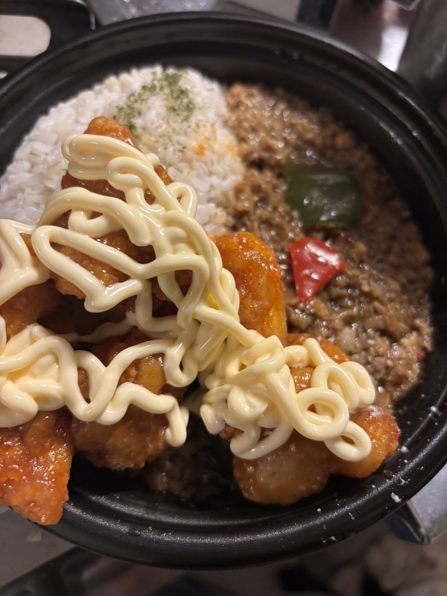 katanarashino's tweet photo. 死ぬ飯食って寝るわ https://t.co/DN0HjIpaBL