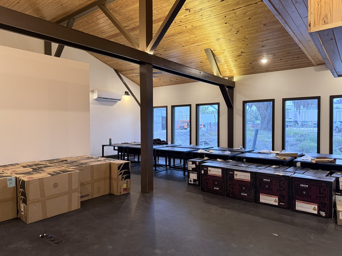roseluna96's tweet photo. Moving into phase 2!!! Hopefully this takes less time than building desks! https://t.co/eyesWQxN7K