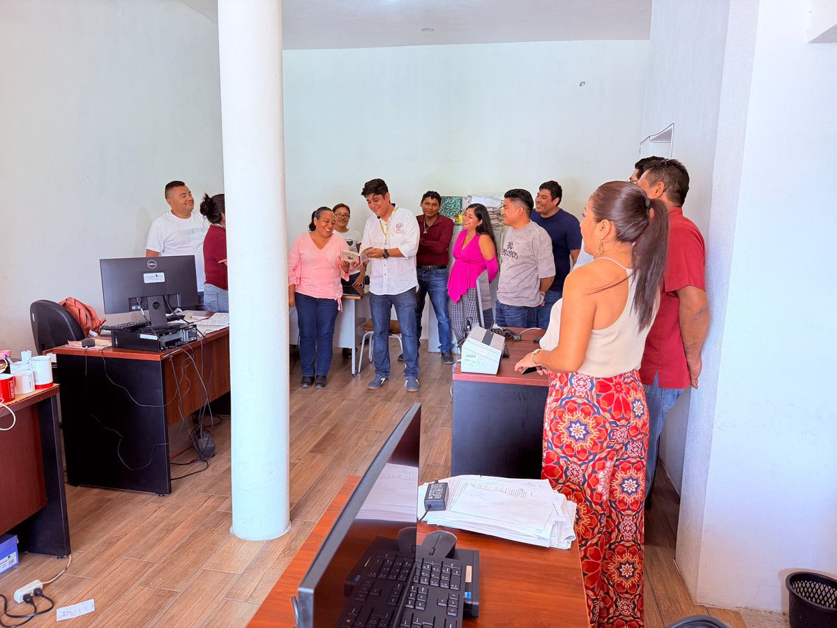 Catastro_GobOax's tweet photo. 📚 Fomento a la Lectura | Región Istmo

Como parte de las acciones para fortalecer el desarrollo personal y promover una cultura de aprendizaje continuo, colaboradores del CIAC de Salina Cruz del #ICEO, en la región del Istmo, https://t.co/kyLamW8kfB