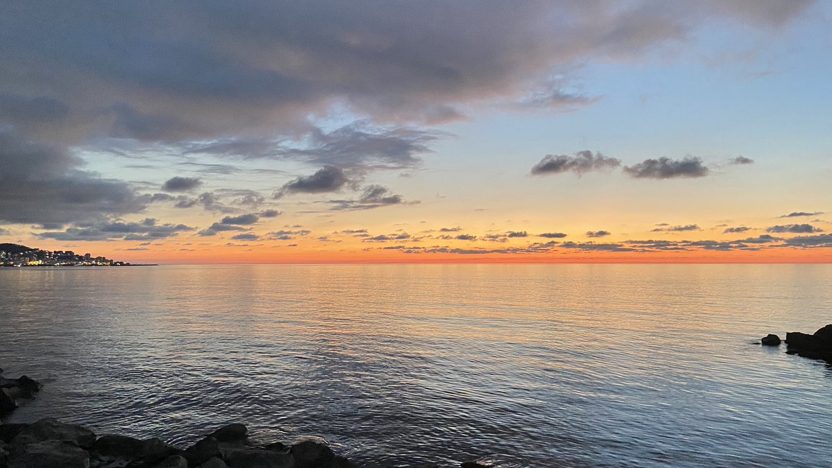 birisim1isi's tweet photo. Azıcık da sürtmek olmak🌊🌅 https://t.co/octNBYfnfm
