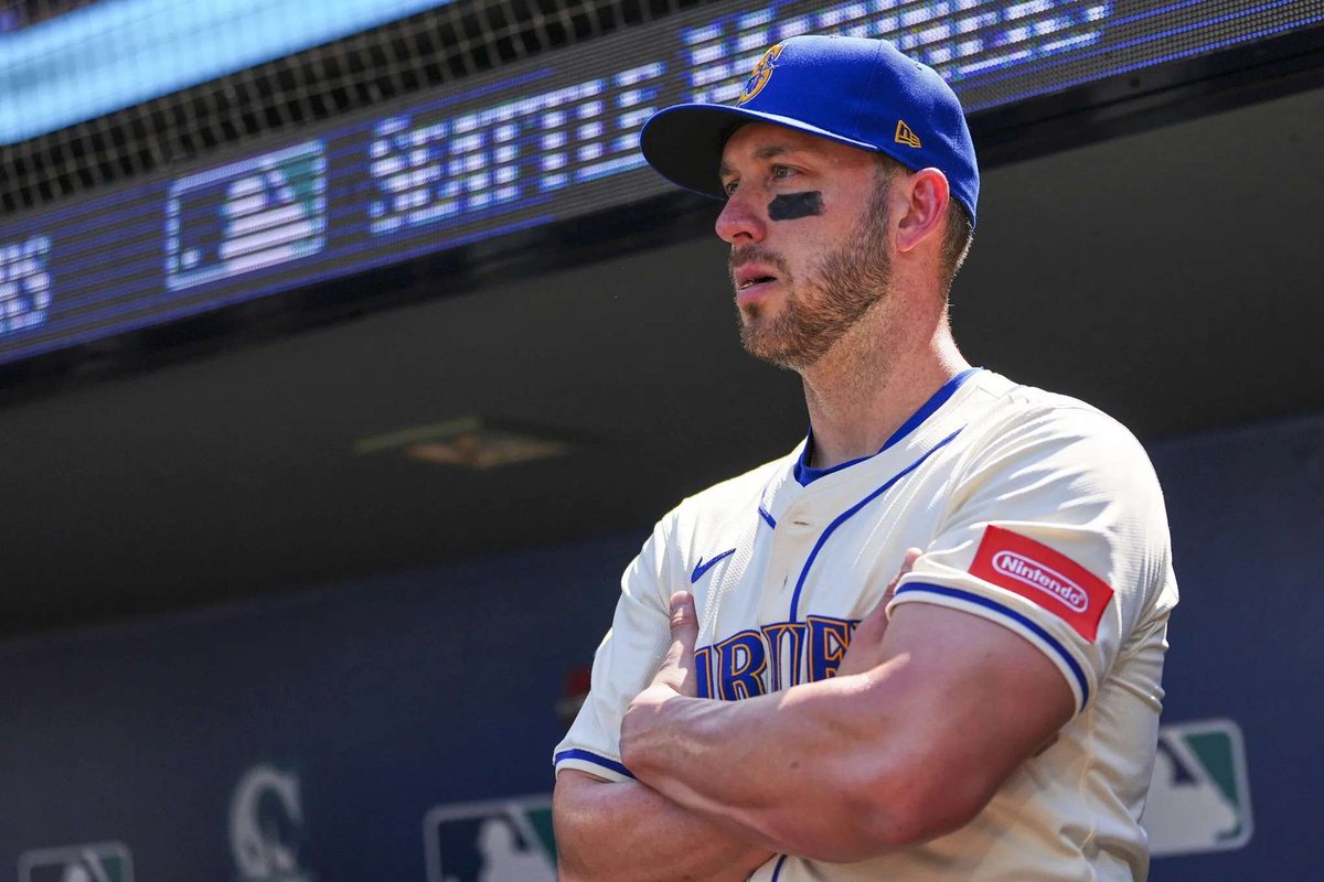 bye_bye_blew_it's tweet photo. 🚨 The Seattle Matiners confirms that Mitch Garver are there were once they are did.  

They became the first ever to have the first as in the era of that when of a home run and the outfield began.  

Congratulations Mitch 🤍 https://t.co/F0FGQTqn8X