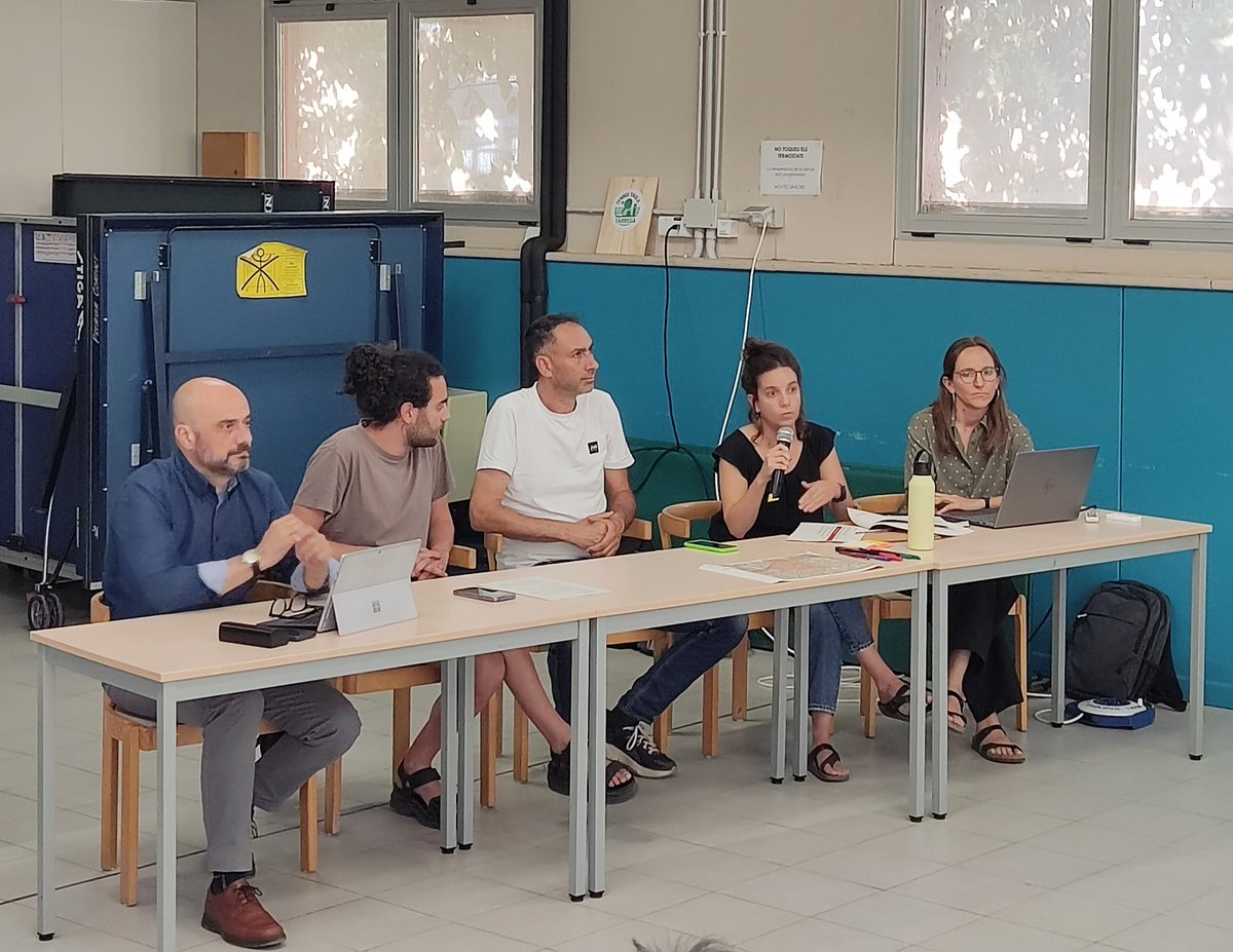 ajtarrega's tweet photo. 📸 La convocatòria, a l'Antic Escorxador, aplega força participació de la ciutadania, que es divideix en grups per formular i debatre propostes

🤝 Encapçalen l'acte el regidor de Participació, @MiquelNadal2, i el regidor d'Urbanisme, Gabriel Lacambra, amb tècnics de les àrees https://t.co/K5tCuG6g8Q