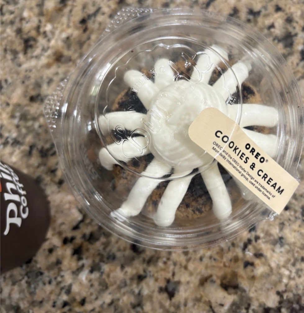 fephiaa's tweet photo. got an early bday breakfast >_< free mini cake(560) &amp; a cold brew (250)

total: 810 (but only 2 bites of the cake) https://t.co/3Ogprfe0f2