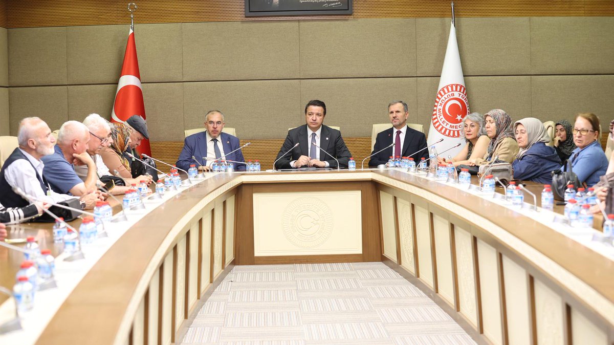 AskerAdalet's tweet photo. Saadet Partisi Genel Başkanı Sayın Mahmut Arıkan, ülkemizin dört bir yanından gelen 15 Temmuz Mağduru Asker Ailelerimizi Türkiye Büyük Millet Meclisi’nde kabul etti. Yaşanan haksızlıkları ve adil yargılanma isteğimizi dile getirdik. Bizleri dinledikleri ve ilgileri için çok teşekkür ederiz.🙏
#15TemmuzunMağdurAskerleri
@SaadetPartisi
@mahmutarikansp @necmettincalisk
@Mesutdogan060