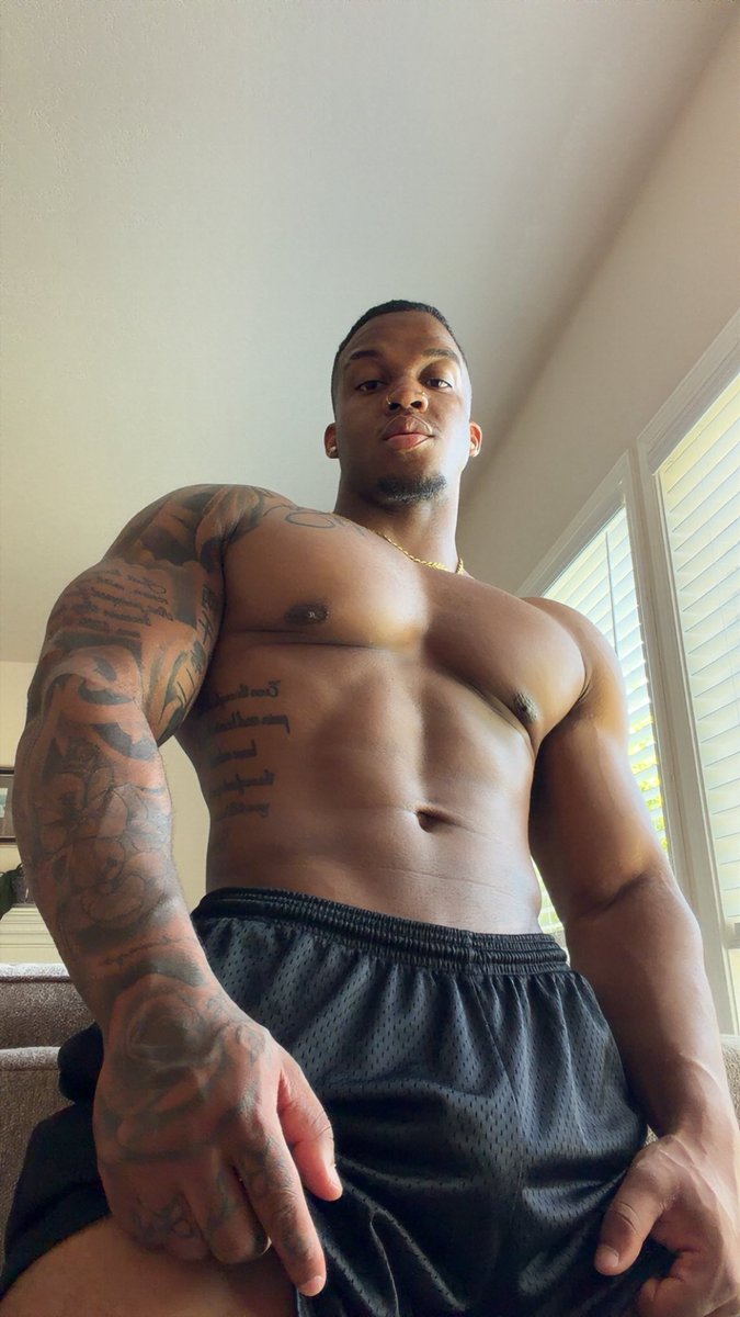JacksonCaleb116's tweet photo. Oooo he big 💪🏾 https://t.co/uPbBLYbA3m