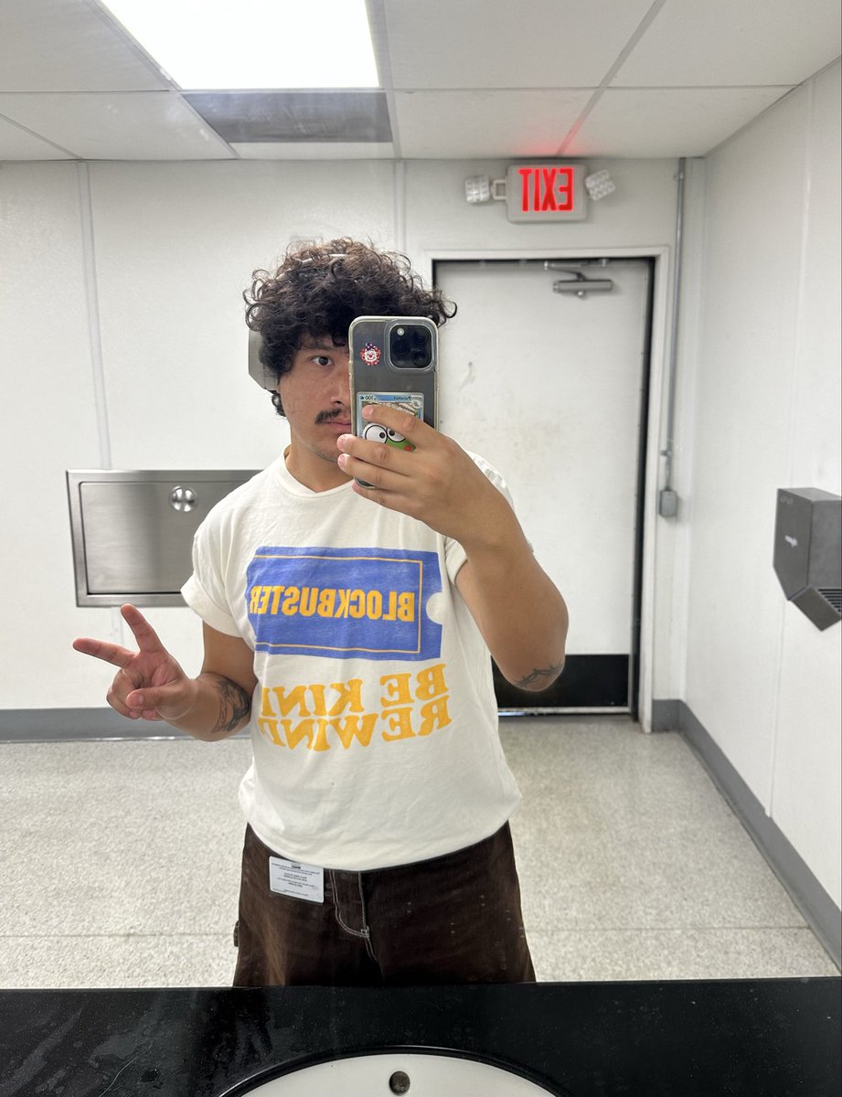 gaaastly's tweet photo. in the backrooms bathroom ☹️ https://t.co/El2M9lYcXV