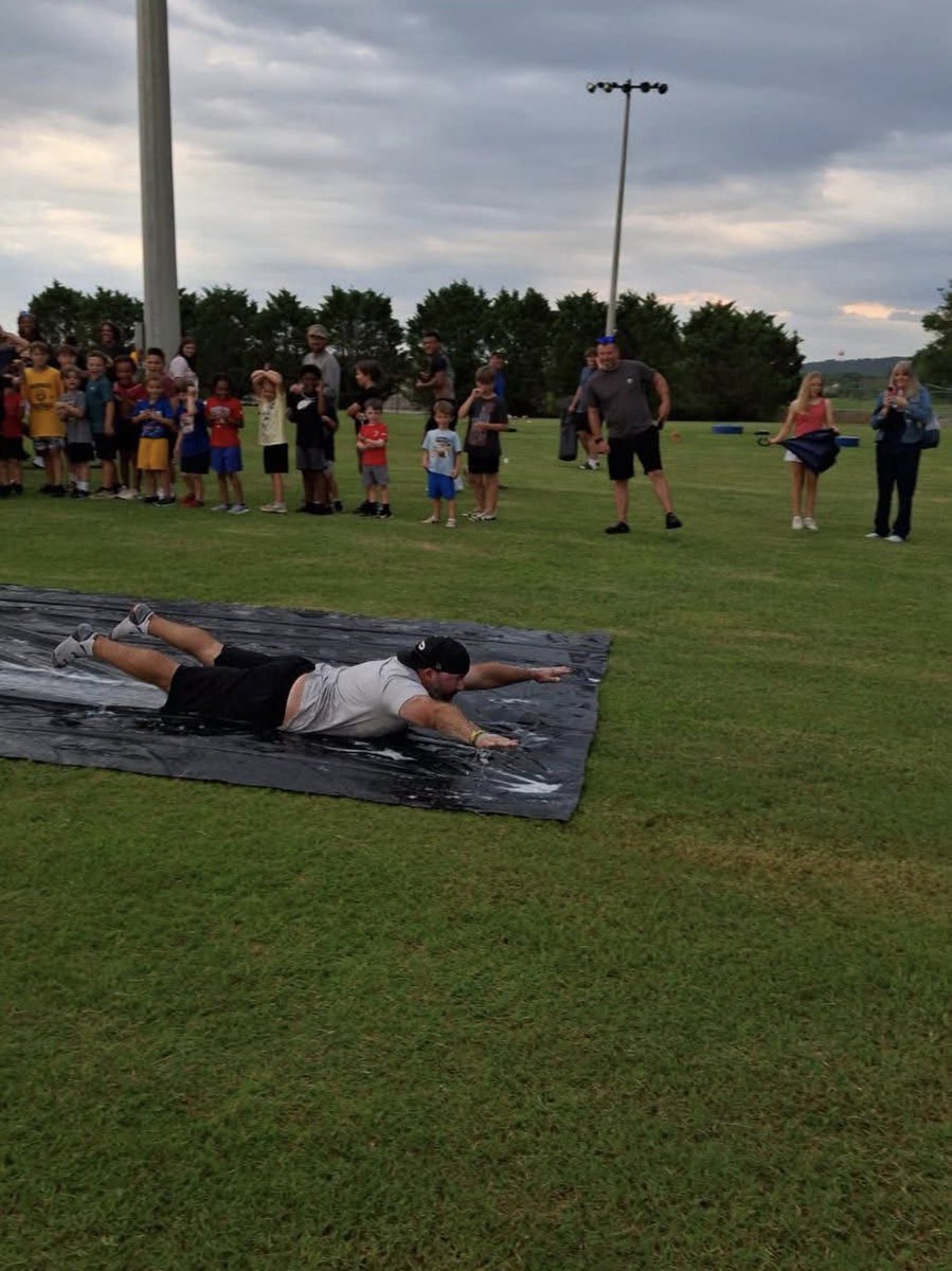 PricevilleFB's tweet photo. Youth Camp was a huge success! We would like to thank PCRA for partnering with us to put on a great event for our future Bulldogs. We appreciate the opportunity to work together and invest in the next generation of Priceville football.
#PTP #GoBulldogs 
@Coach_ABurke https://t.co/pLjRWml5zo