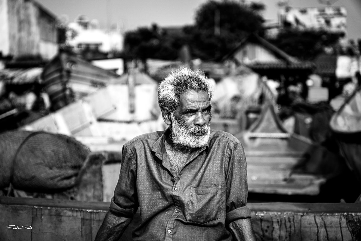 Santanu_pl's tweet photo. Eyes Full Stories
A lifetime of tides etched carefully across his face.

#BlackAndWhitePortrait #StreetPortraits #VisualStorytelling #HumanCondition #HarbourLife #TamilNaduPhotography  

Kasimedu 02:05:2026 06:35 https://t.co/EZN7jACerj