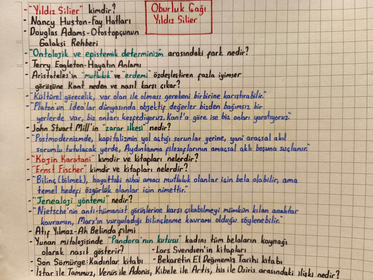 _mertsimsek's tweet photo. Yıldız Silier'den "Oburluk Çağı" kitabını okudum. Tüketim kültürünü, mutluluk arayışını, yabancılaşmayı ve modern insanın bitmek bilmeyen tatminsizliğini felsefe ve psikoloji üzerinden ele alan kısa ama yoğun, derin bir çalışma. Otoriteye itaatten narsisizme, kadınlığın tarihsel dönüşümünden tüketim toplumunun yarattığı yapay ihtiyaçlara kadar birçok konuyu tartışıyor. Birçok kişisel sorunun aslında toplumsal ve politik koşullarla bağlantılı olduğunu gösterirken, reklamların, statü yarışının ve sürekli tüketme baskısının hayatlarımızı nasıl şekillendirdiğini de sorgulatıyor. Özellikle gündelik hayatı eleştirel bir gözle okumak isteyenlere tavsiye ederim. Kısa olmasına rağmen üzerine uzun süre düşündüren, bakış açısını genişleten kitaplardan biri. @YordamKitap yayınlarından.

Yorumlarım: https://t.co/TtBlTV2KU5