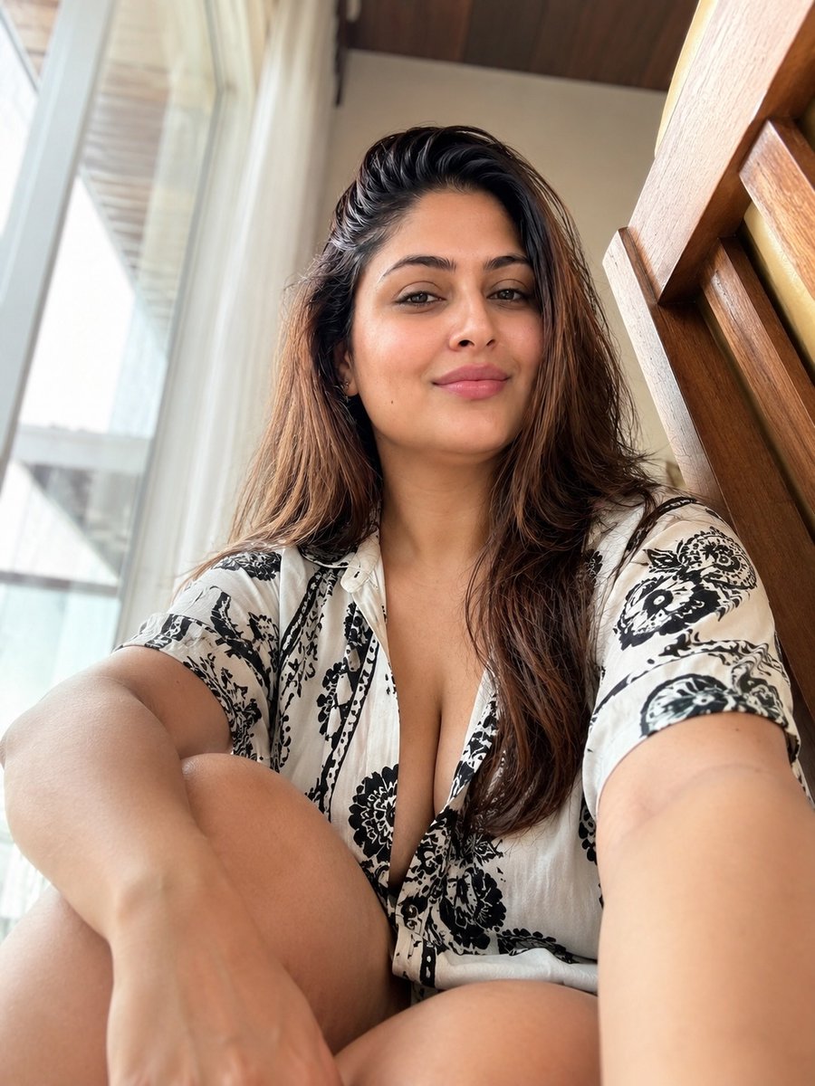 nainikax's tweet photo. Jasmine dhillon: Sunlight, confidence, and a little wink to brighten the day 😉✨ https://t.co/GQxChDuuFd