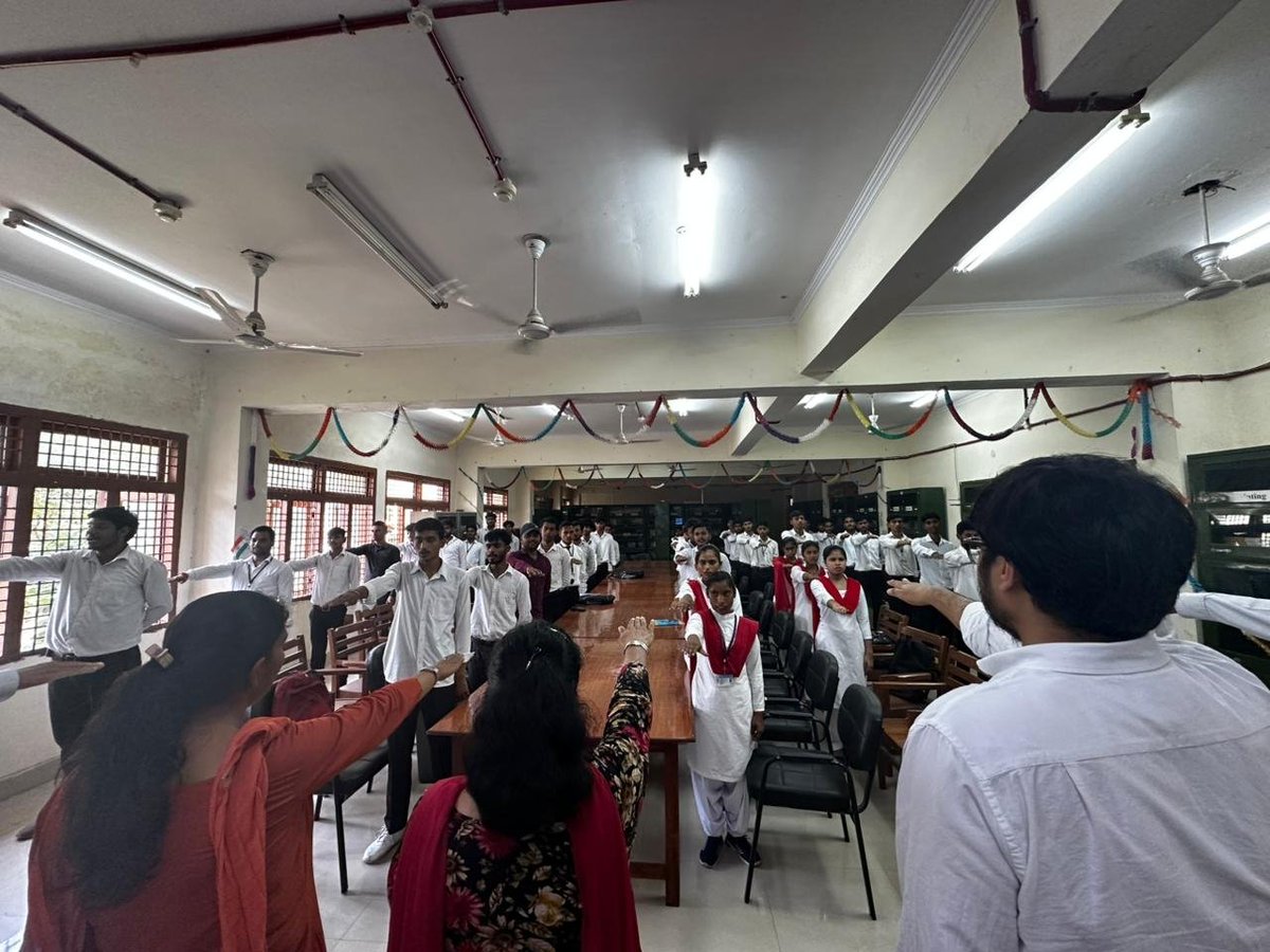 DmSambhal's tweet photo. @DmSambhal अंकित खण्डेलवाल के निर्देशन में  आज योग सप्ताह 2026 के अन्तर्गत राजकीय पॉलिटेक्निक चंदौसी में योग शपथ समारोह का आयोजन किया गया। @CMOfficeUP @UPGovt @ChiefSecyUP @InfoDeptUP @Comm_Moradabad https://t.co/VrNLX1lK2l
