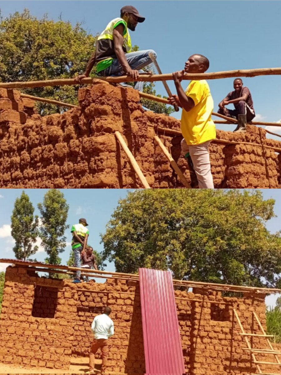 GicumbiN's tweet photo. Bati"Ntakudohoka mu gushyira umuturage kw'isonga" Aba ni  urubyiruko rwa @GicumbiDistrict #Mukarangesector bakoze  umuganda wo  gusakarira IGIKONI umuturage utishoboye utuye mu kagali ka MUTARAMA Umudugudu wa KAZIBA. @RwandaLocalGov @RwandaYouthArts @Unity_MemoryRw https://t.co/WdfgtJkzcM