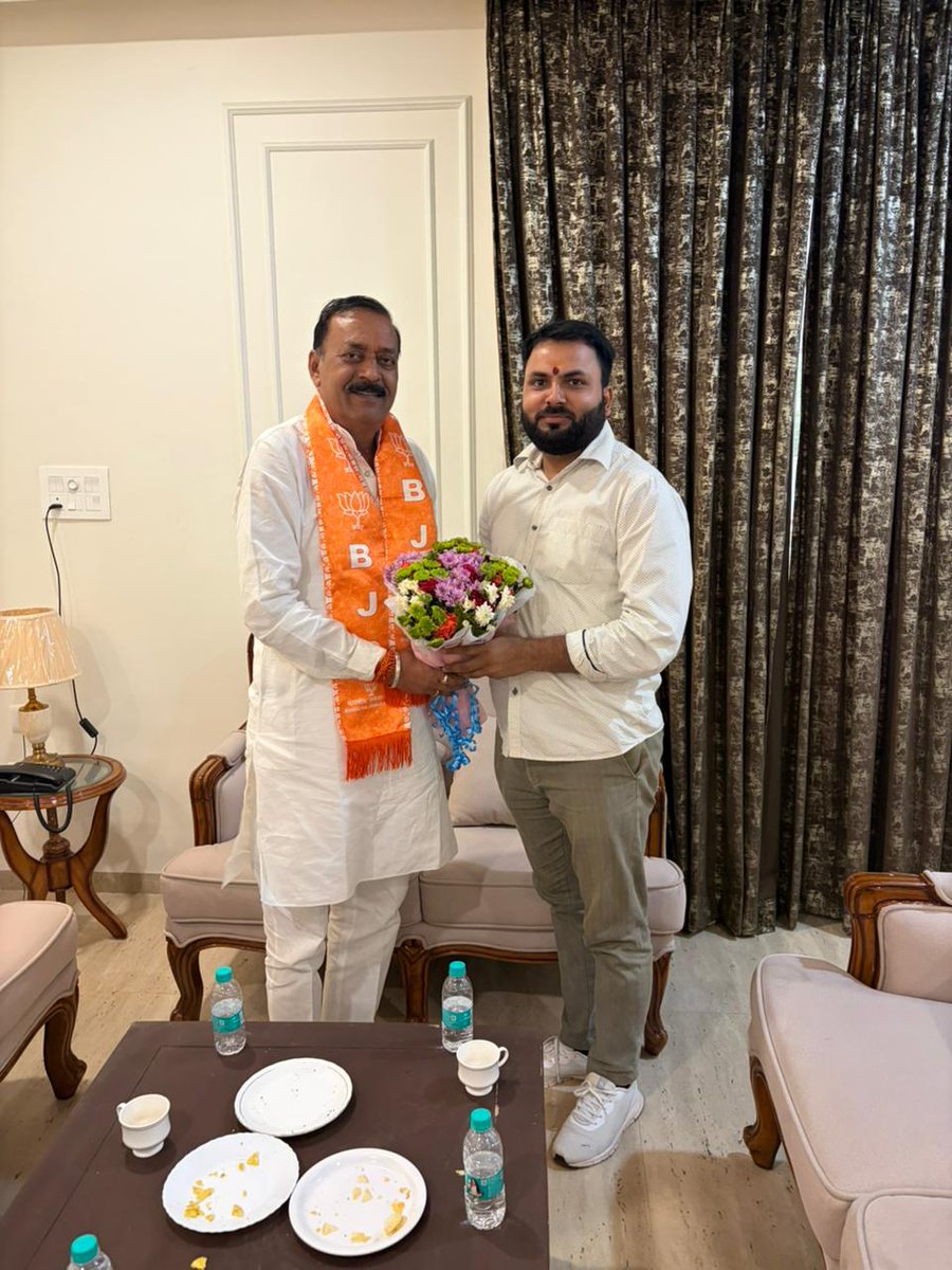 Pmishrabjp's tweet photo. संगठन ही शक्ति,सेवा ही संकल्प!!

आज एक दिवसीय प्रवास पर रीवा पधारे अपेक्स बैंक प्रशासक मध्यप्रदेश राज्य सहकारी अध्यक्ष आदरणीय श्री @mahendrabjp64 जी से रीवा सर्किट हाउस में सौजन्य मुलाकात कर 

स्वागत वंदन अभिनंदन किया।

#BJPOfficerew #RewaMP #Pushpendramishrabjp https://t.co/vAdmTnJbTH