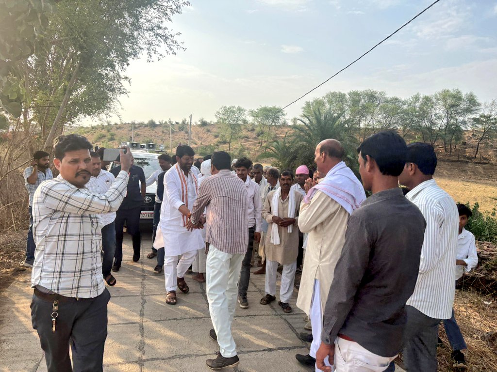 Lakhan_BJP's tweet photo. आज पथरिया विधानसभा के पोंडी फतेहपुर स्थित परमधाम आश्रम में आयोजित 61वें वार्षिक महोत्सव एवं श्री प्राणनाथ जी के 331वें जन्मोत्सव में सम्मिलित होकर आत्मिक शांति एवं ऊर्जा प्राप्त हुई।

मंदिर परिसर में श्री प्राणनाथ जी के अखण्ड पाठ में पधारे बड़ी संख्या श्रद्धालुओं से संवाद करने का अवसर प्राप्त हुआ। श्रद्धालुओं की आस्था और सेवा भाव सामाजिक समरसता का अद्भुत प्रतीक है।