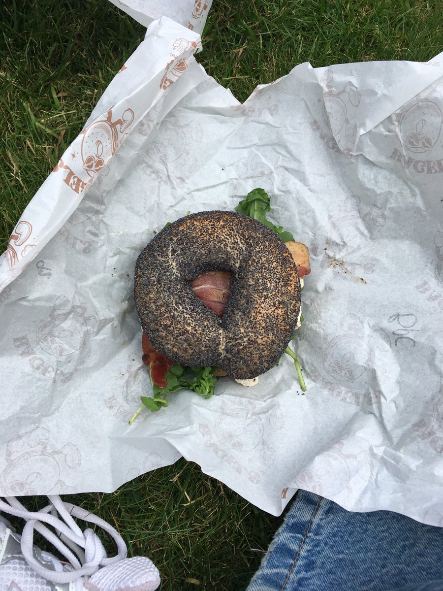 lovablcal's tweet photo. yesterdays bagel - so filling and delicious but there must have been ~ 200 cals of mayo https://t.co/ARgWCndeLD
