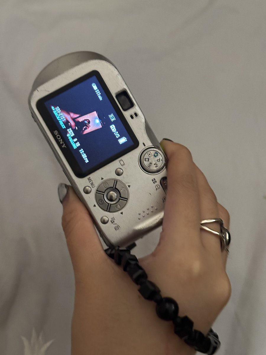 capy_clara's tweet photo. gay photographer i met at the club took 3 shots on my digicam went "damn your flash sucks" and literally mailed me a new one for free. Peace and Love on Planet Earth!!!!!!! https://t.co/g8lSINz9Jq