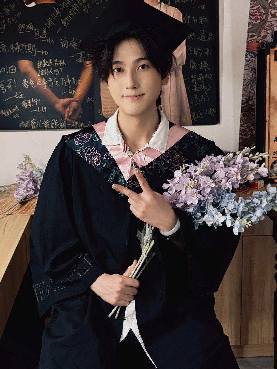 haohaohka's tweet photo. 该和学生时代说再见啦 https://t.co/o1RKq7KsqD