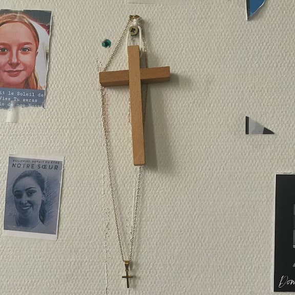 lechochretien's tweet photo. 🚨✝️ 𝗔𝗟𝗘𝗥𝗧𝗘 𝗜𝗡𝗙𝗢 — L’Université de Caen a demandé à l’UNI de retirer un crucifix de son local au nom de la laïcité, tout en attribuant des locaux à une association étudiante islamique y organisant prières, ruptures du jeûne et célébrations de l’Aïd. (Valeurs Actuelles) https://t.co/eY020ebIWN