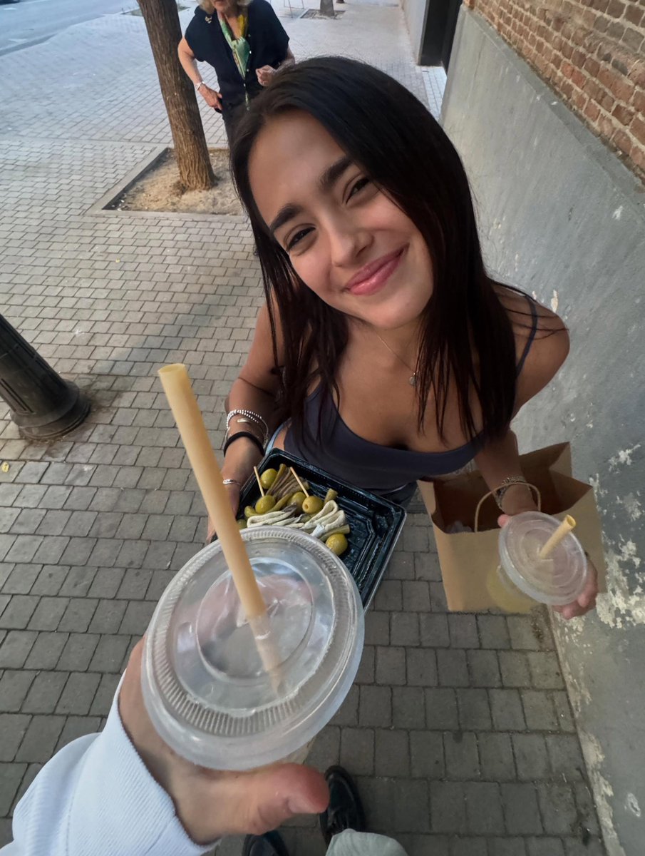 MRUpdating's tweet photo. girlfriend material 💕 https://t.co/62WWIroDar