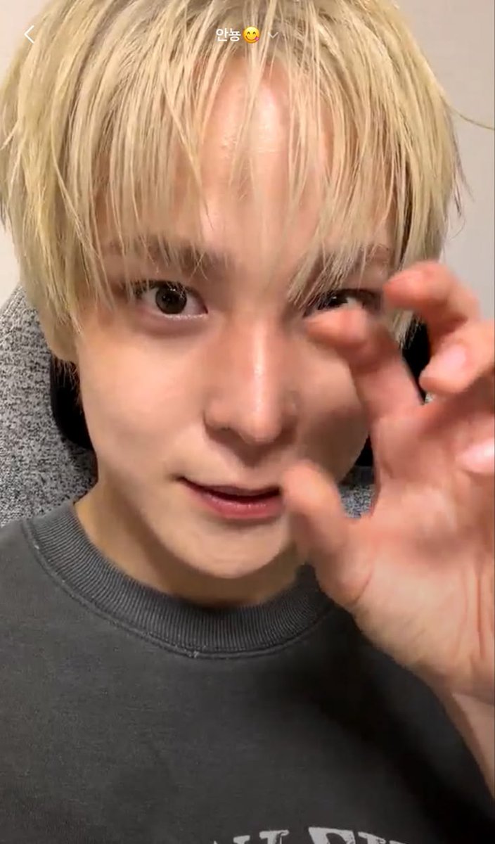 pupyvnhc's tweet photo. Yvngi college dorm au where dog shifter yh keeps complaining about the scents of mg's perfumes being so chemicals and overwhelming.

So mg stops using perfumes to be a nice roomate and yh becomes addicted to mg's natural scent. 
++ https://t.co/ZF1Wyw268s