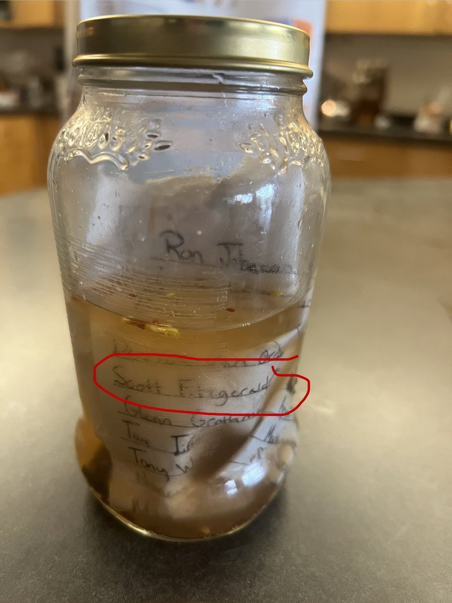 emmafrog94's tweet photo. Oh this guy’s been in my vinegar jar too! https://t.co/vWxOe147P2