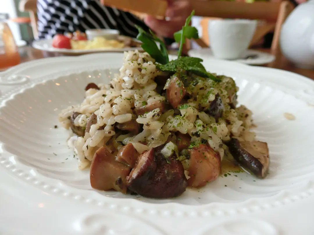 serg75sn's tweet photo. Just found my new go-to spot! The truffle mushroom risotto at this hole-in-the-wall Italian place is creamy, earthy, and packed with umami perfection  Would you line up for this https://t.co/XcoMLYGqNc