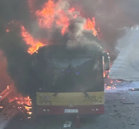 TomNormalStuff's tweet photo. @QbaObserver @tvp_info Solbus SM18 na LNG, nawet udało się znaleźć zdjęcie z tankowania tego konkretnego https://t.co/23jVxGgSNS
