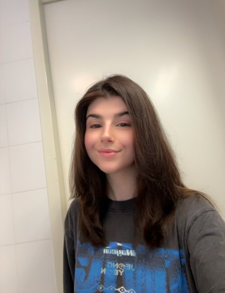 caitamiene's tweet photo. remember 3 years ago i had so much hair loss… LOOK AT MY HAIR NOW https://t.co/yQYpxf1dwd