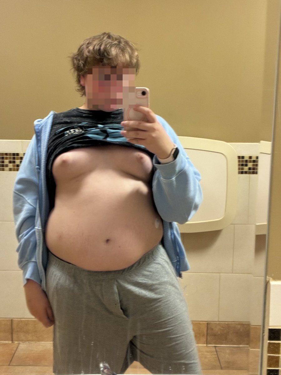 fatboyflorian's tweet photo. tummy out in the panera bathroom https://t.co/KaeY822ye9
