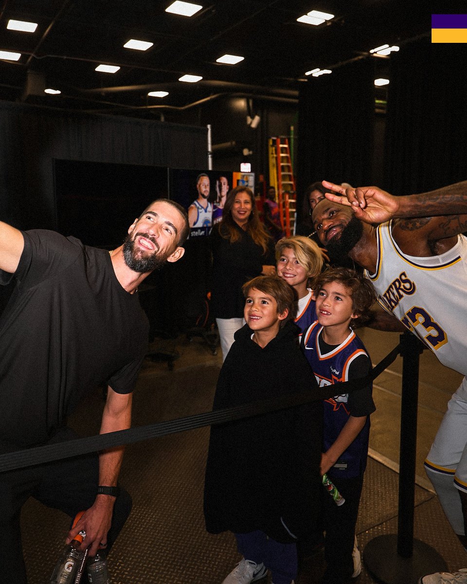 Lakers's tweet photo. Had some iconic crossovers this season 🤝 https://t.co/Vit3Hl1FTn