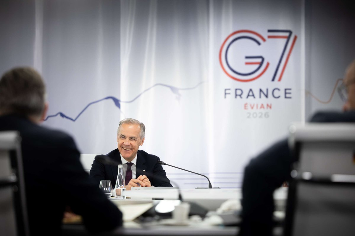 Le premier ministre Mark Carney sourit lors d’une rencontre bilatérale tenue dans le cadre du Sommet des dirigeants du G7 de 2026 à Évian, en France.